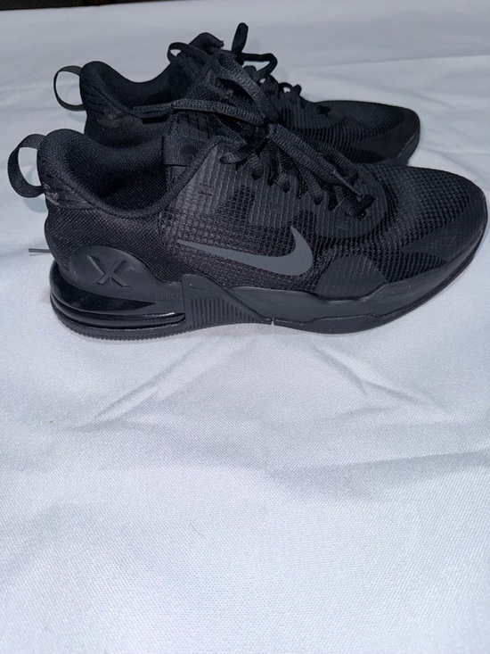 Nike Black Low-Top Mesh Athletic Sneakers